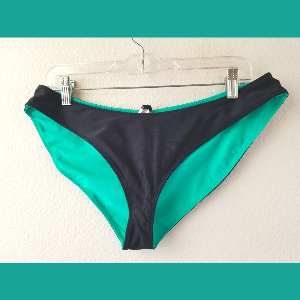 Fabletics NWT Olivia Reversible Bikini Bottom Lg